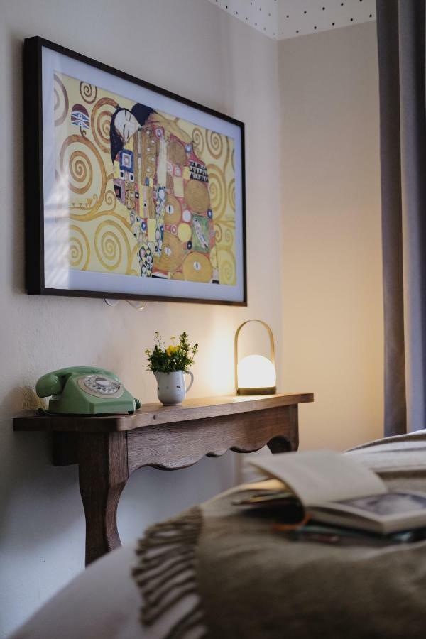 Monastery Garden Bistro & Rooms เชสกี้ครุมลอฟ ภายนอก รูปภาพ