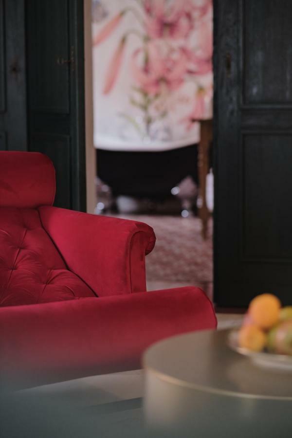 Monastery Garden Bistro & Rooms เชสกี้ครุมลอฟ ภายนอก รูปภาพ