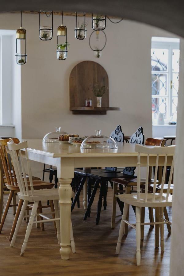 Monastery Garden Bistro & Rooms เชสกี้ครุมลอฟ ภายนอก รูปภาพ